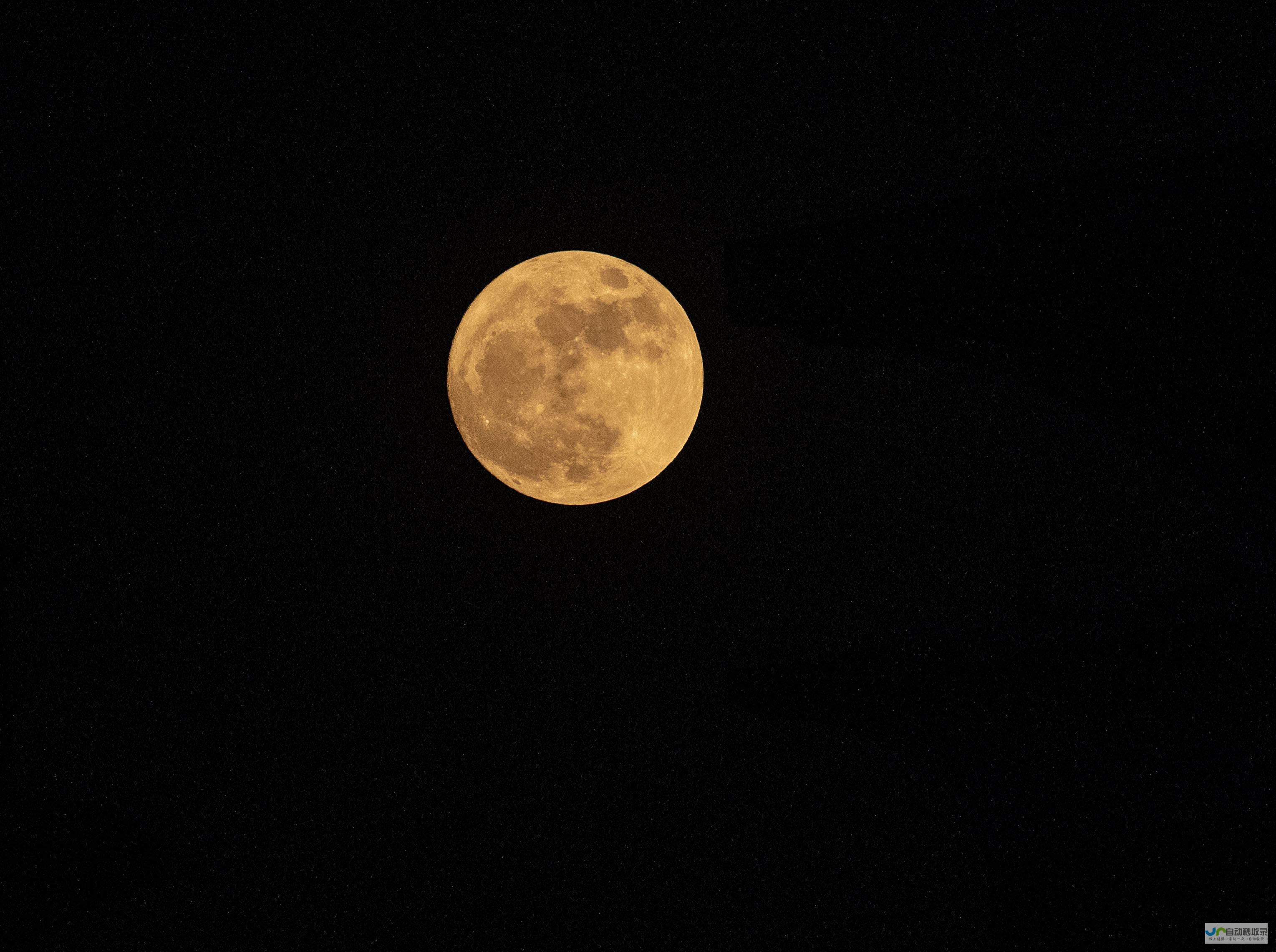 惊艳夜空非凡景，千年难遇观月圆！