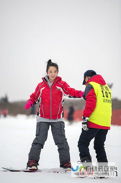 贵阳云顶滑雪场人气飙升 滑雪活动成为节日新宠 春节期间