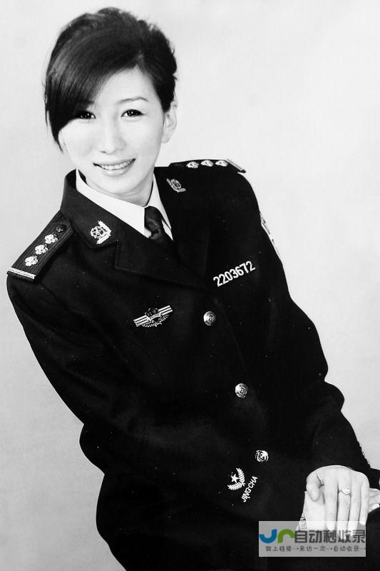 揭秘最美女警与棒棒糖之间的暖心故事