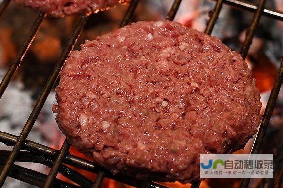 人造培育肉企业Meatly推出首款添加人工培育鸡肉的狗粮