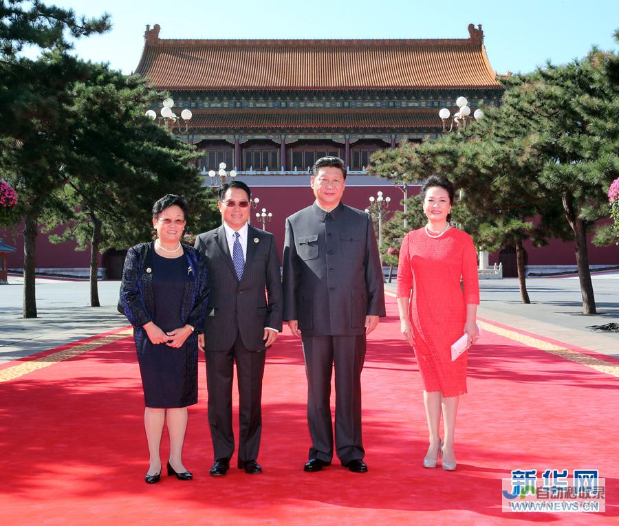 习近平夫妇同国际贵宾共同欣赏少年儿童演唱 乌苏里船歌