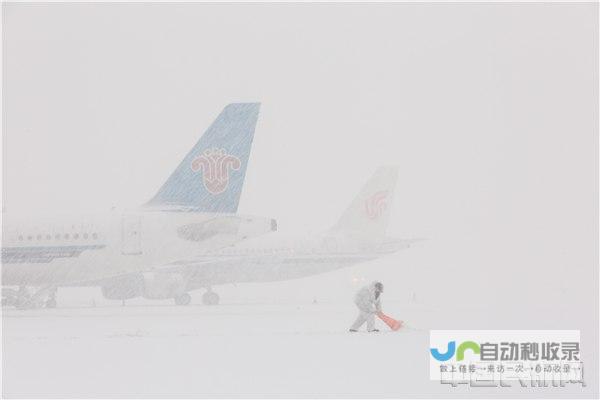 暴风雪突袭冰岛 惊魂时刻车门一度关不上